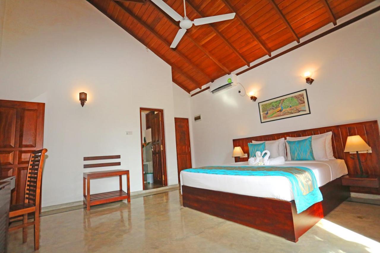 Villa Peacock Walahanduwa Экстерьер фото