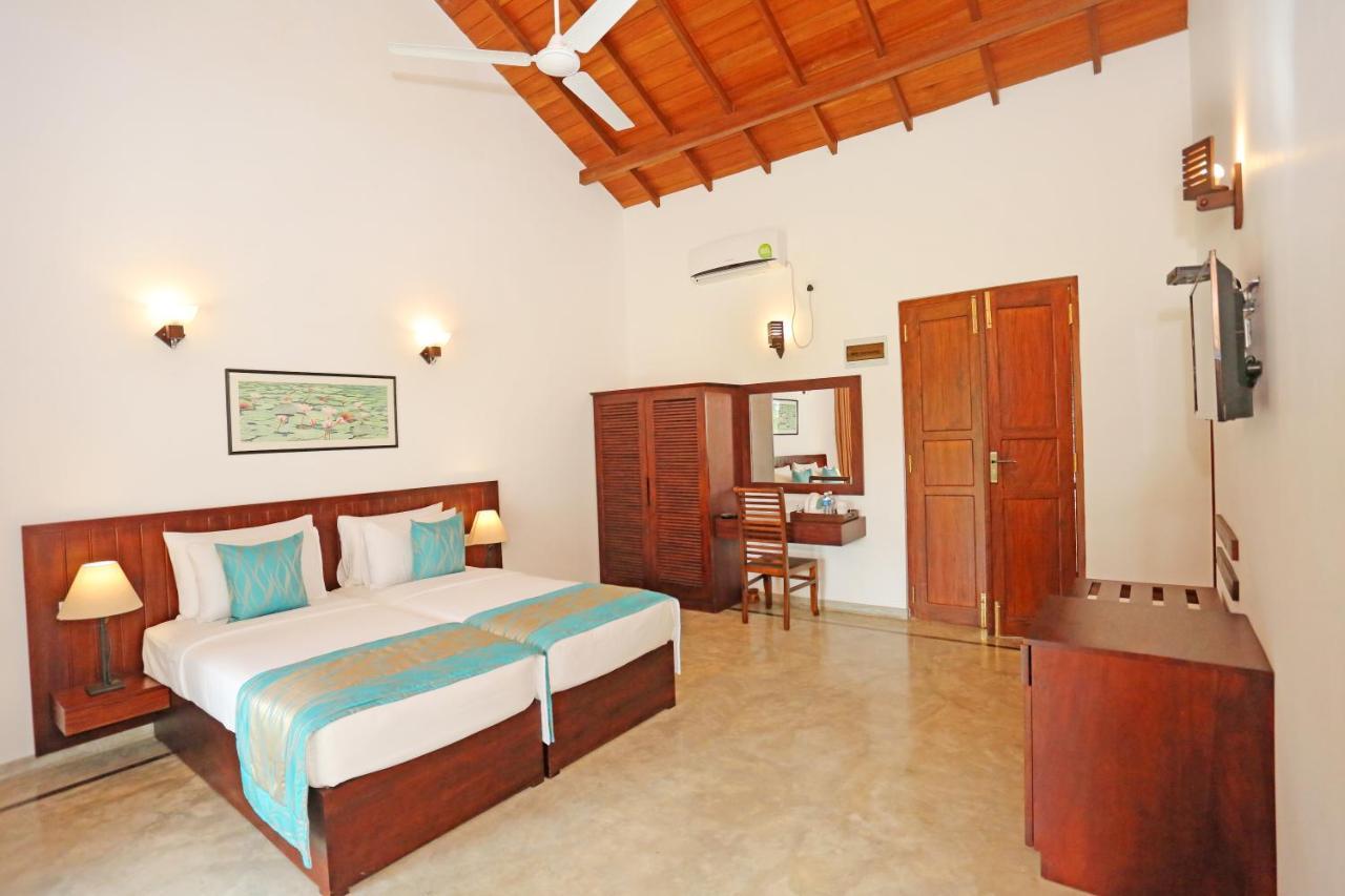 Villa Peacock Walahanduwa Экстерьер фото
